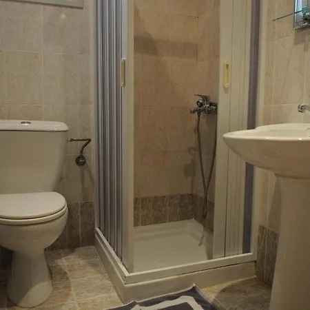 Pantheon Hotel 2*