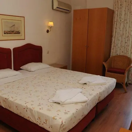 Pantheon Hotel 2*