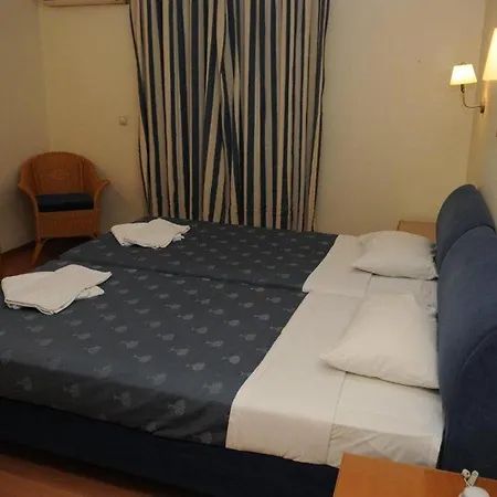 Pantheon Hotel 2*