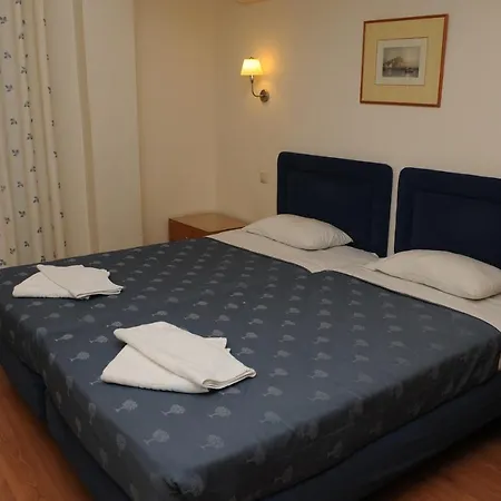 Pantheon Hotel 2*
