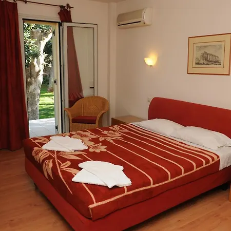 Pantheon Hotel 2*